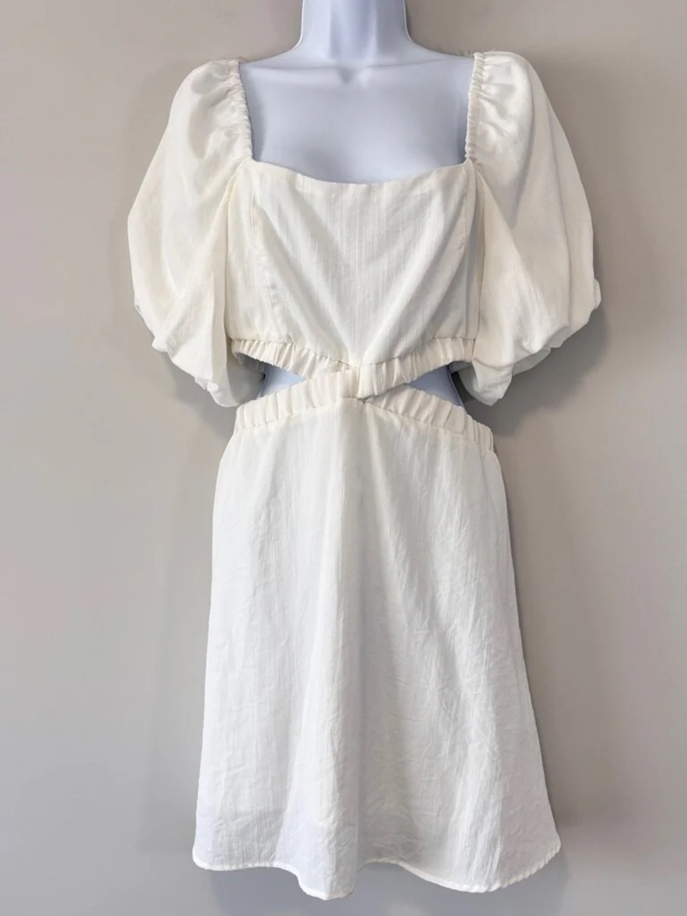 And now this puff sleeve cut out side white dress